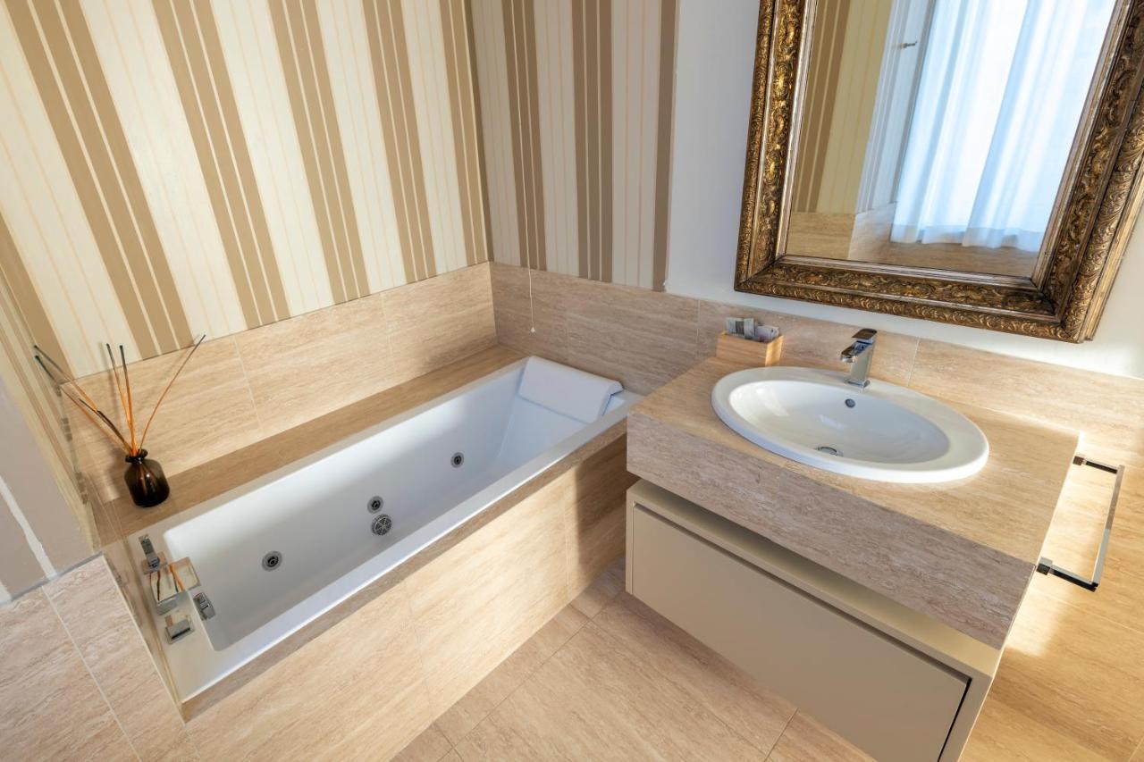 Casa Gramsci Luxury Apartment Pesaro Buitenkant foto